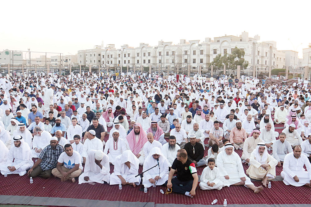 u062cu0645u0648u0639 u0627u0644u0645u0624u0645u0646u064au0646 u0641u064a u0635u0644u0627u0629 u0627u0644u0639u064au062ft(u062au0635u0648u064au0631 u0628u0633u0627u0645 u0632u064au062fu0627u0646)