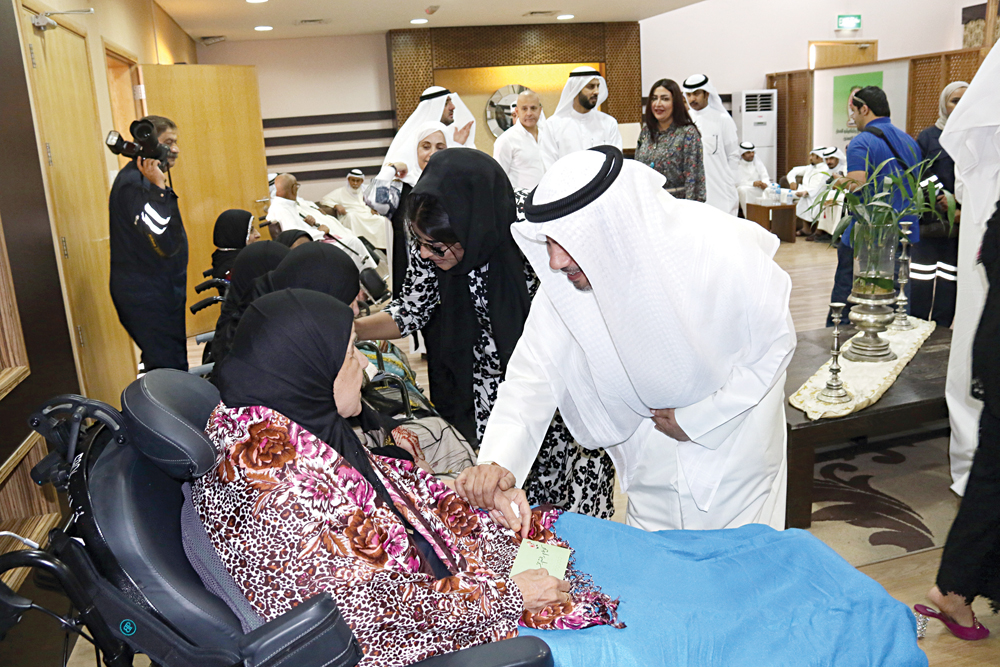 العنزي مهنئاً النزيلات بالعيد