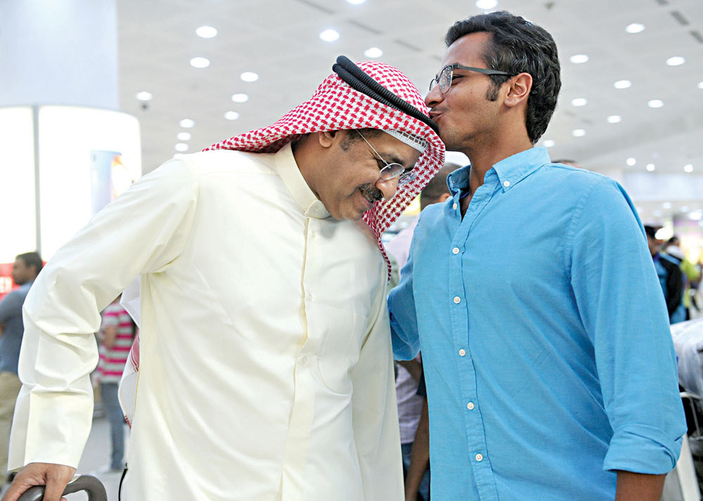 قبلة على رأس الحاج