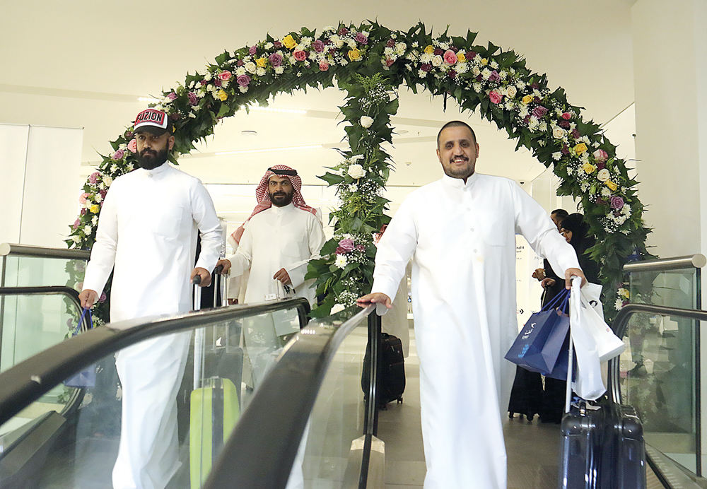  الورود في استقبال ضيوف الرحمن العائدين 