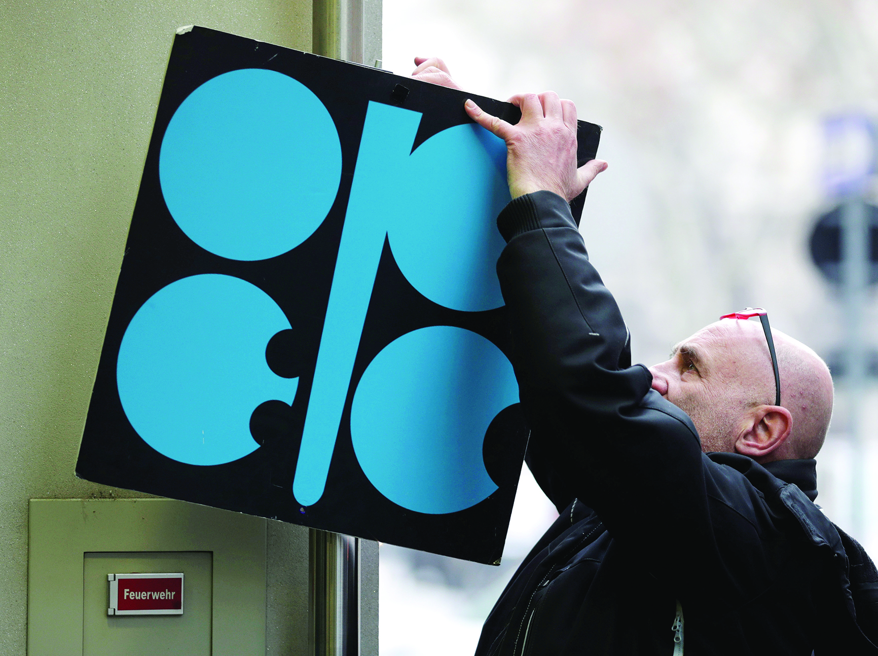 u064au0628u062fu0648 u0623u0646 u0627u0644u0623u0632u0645u0629 u0644u0645 u062au0646u062au0647u0650 u0628u0639u062ft (u0631u0648u064au062au0631u0632)