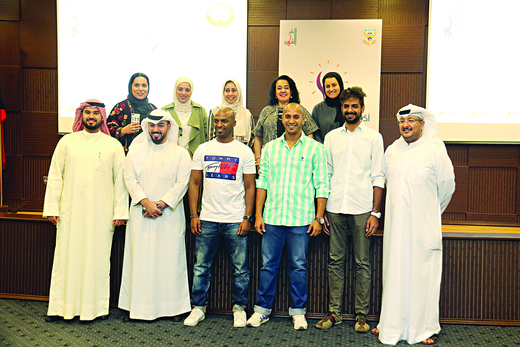 ... ومع مجموعة من المشاركين في «المبدعين»