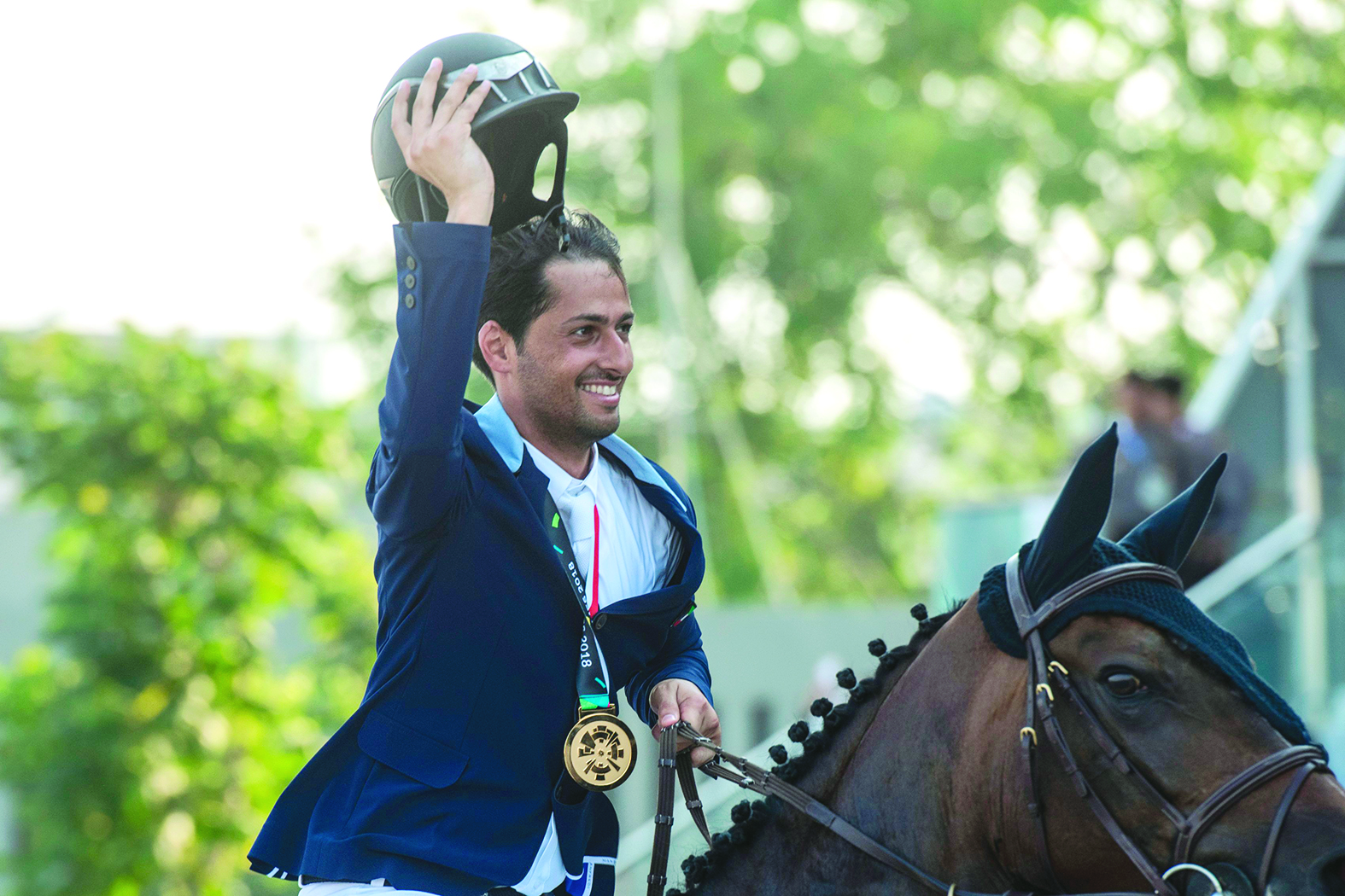 u0639u0644u064a u0627u0644u062eu0631u0627u0641u064a u0641u064a u062cu0648u0644u0629 u0634u0631u0641 u0628u0639u062f u0645u0639u0627u0646u0642u062au0647 u0627u0644u0630u0647u0628                t           (u0623 u0641 u0628)  