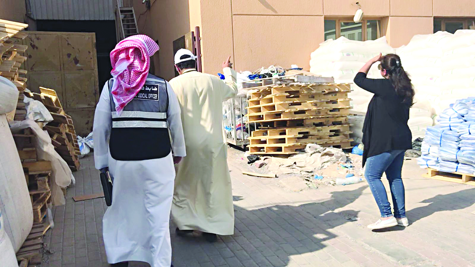 u0641u0631u064au0642 u0627u0644u062au0641u062au064au0634 u0644u062fu0649 u062cu0648u0644u062au0647 u0641u064a u0623u062du062f u0627u0644u0645u0635u0627u0646u0639