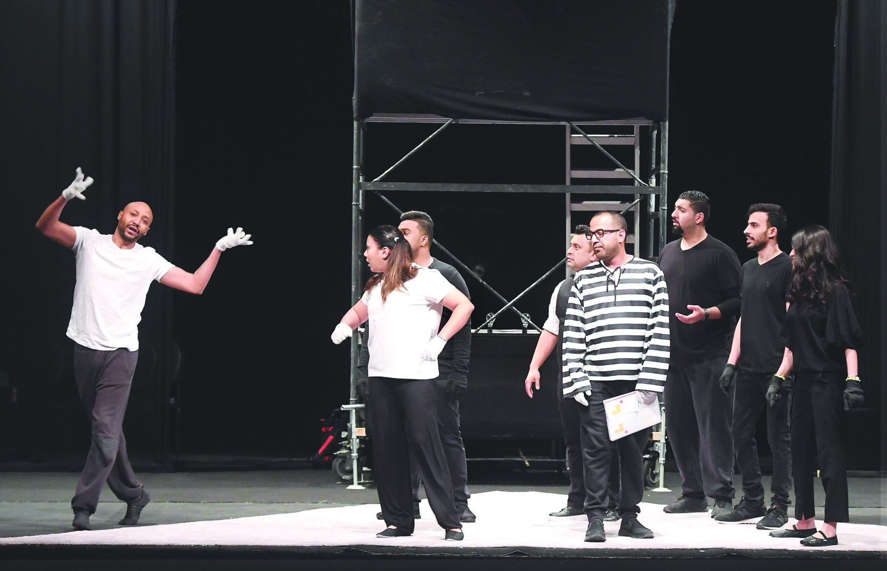 u0645u0634u0647u062f u0645u0646 u00abu0627u0644u0623u0631u062cu0648u062du0629u00bb      t  (u062au0635u0648u064au0631 u0633u0639u062f u0647u0646u062fu0627u0648u064a)