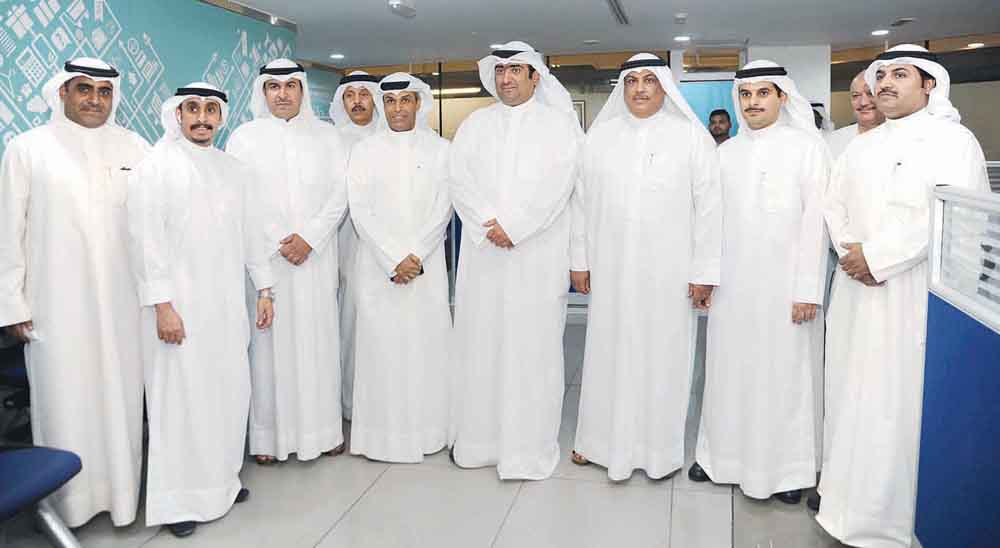 الروضان متوسطاً الوكلاء خالد الفاضل وعيد الرشيدي ومحمد الجلال 	(تصوير نايف العقلة) 