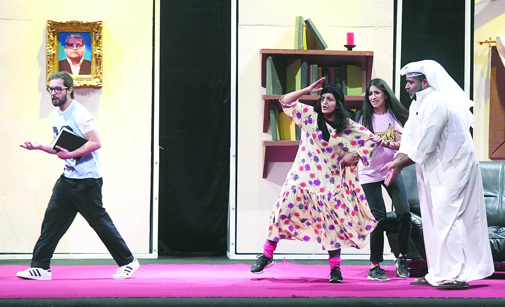 u0645u0646 u00abu0648u062du0634 u0627u0644u0641u0631u062fu0648u0633u00bb     t   (u062au0635u0648u064au0631 u0633u0639u062f u0647u0646u062fu0627u0648u064a)