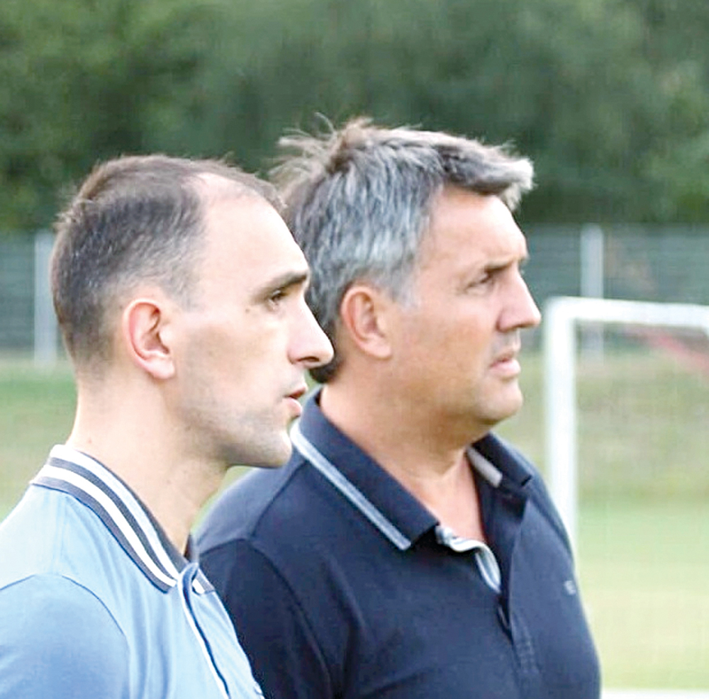 u064au0648u0632u0627u0643 u0645u0639 u0645u0633u0627u0639u062fu0647 