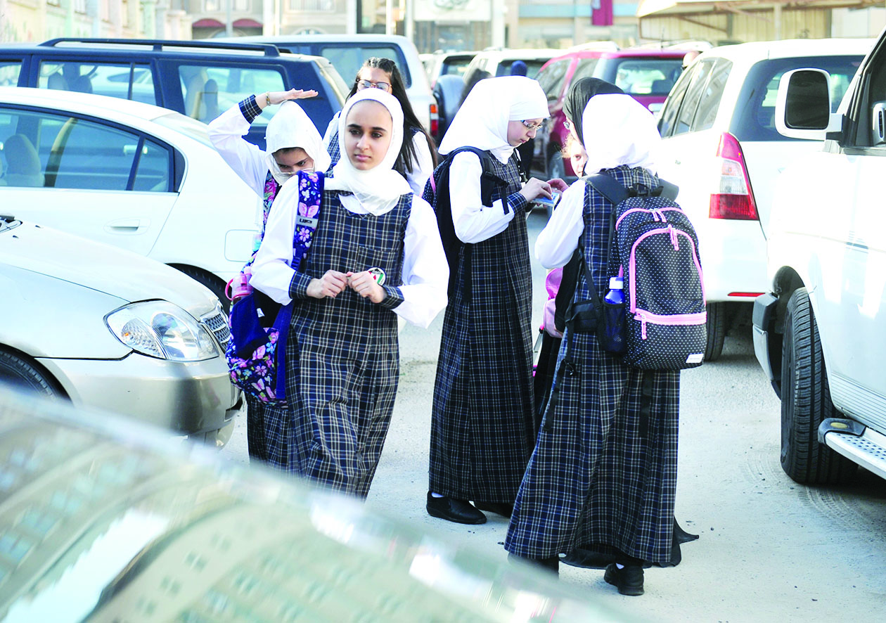 طالبات المدارس الخاصة انضممن إلى ركب الدراسة 	(تصوير سعد هنداوي)