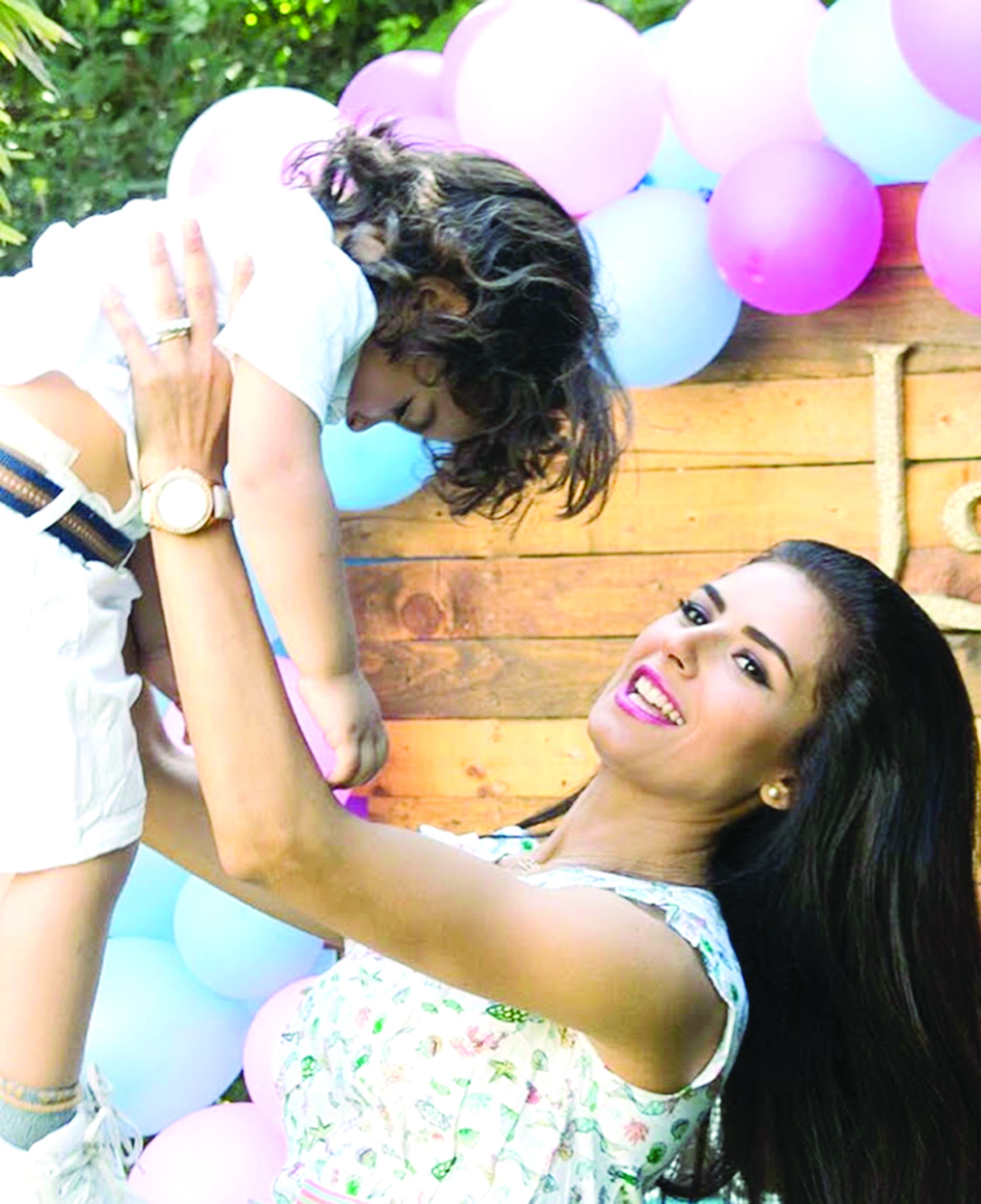 u0631u064au0647u0627u0645 u0645u0639 u0627u0628u0646u0647u0627 u0631u0645u0632u064a