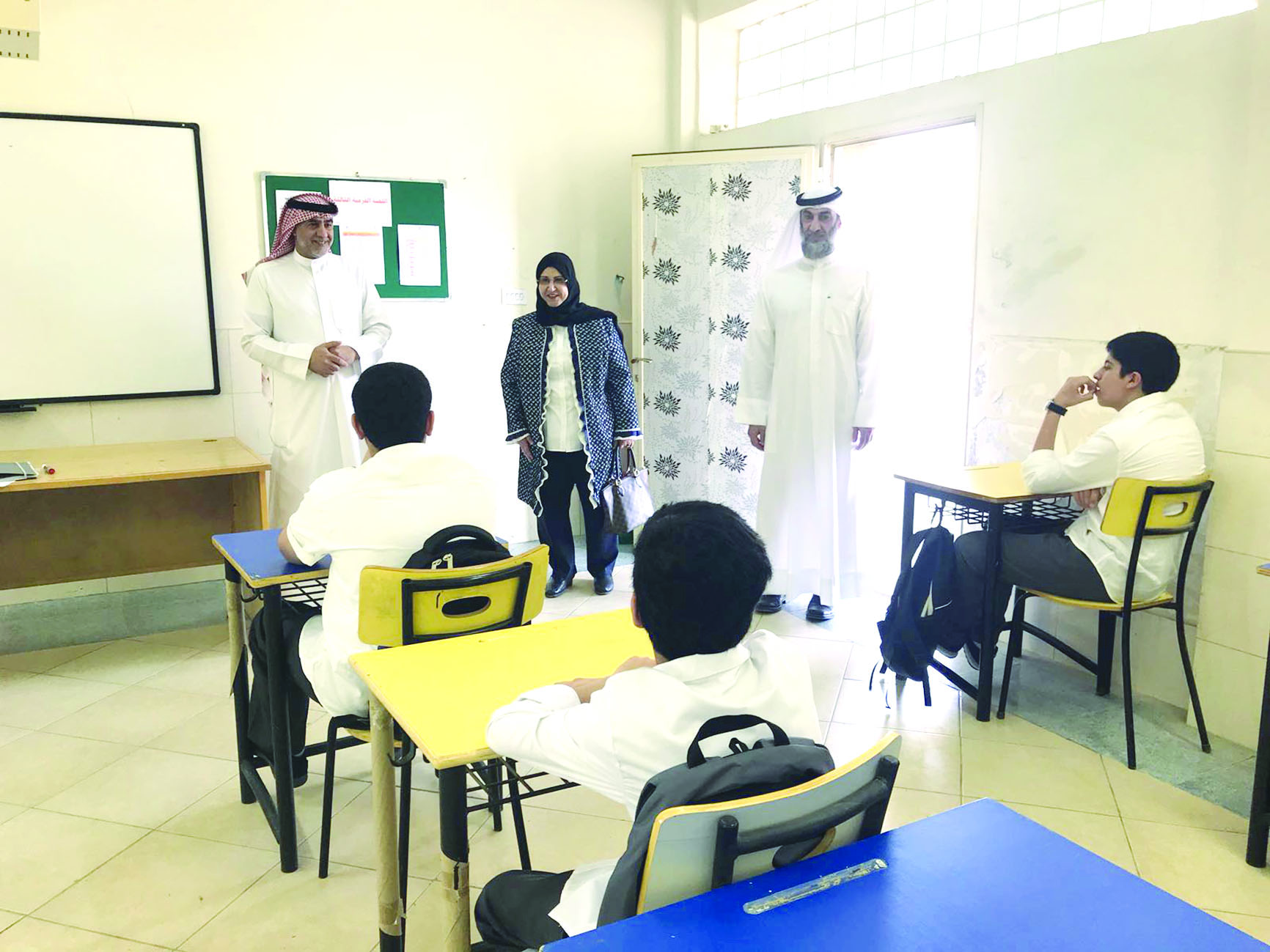 بدرية الخالدي تتفقد مدرسة في العاصمة