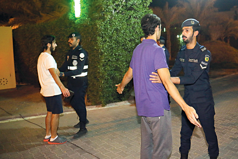 تفتيش قبل الدخول إلى حسينية أم البنين