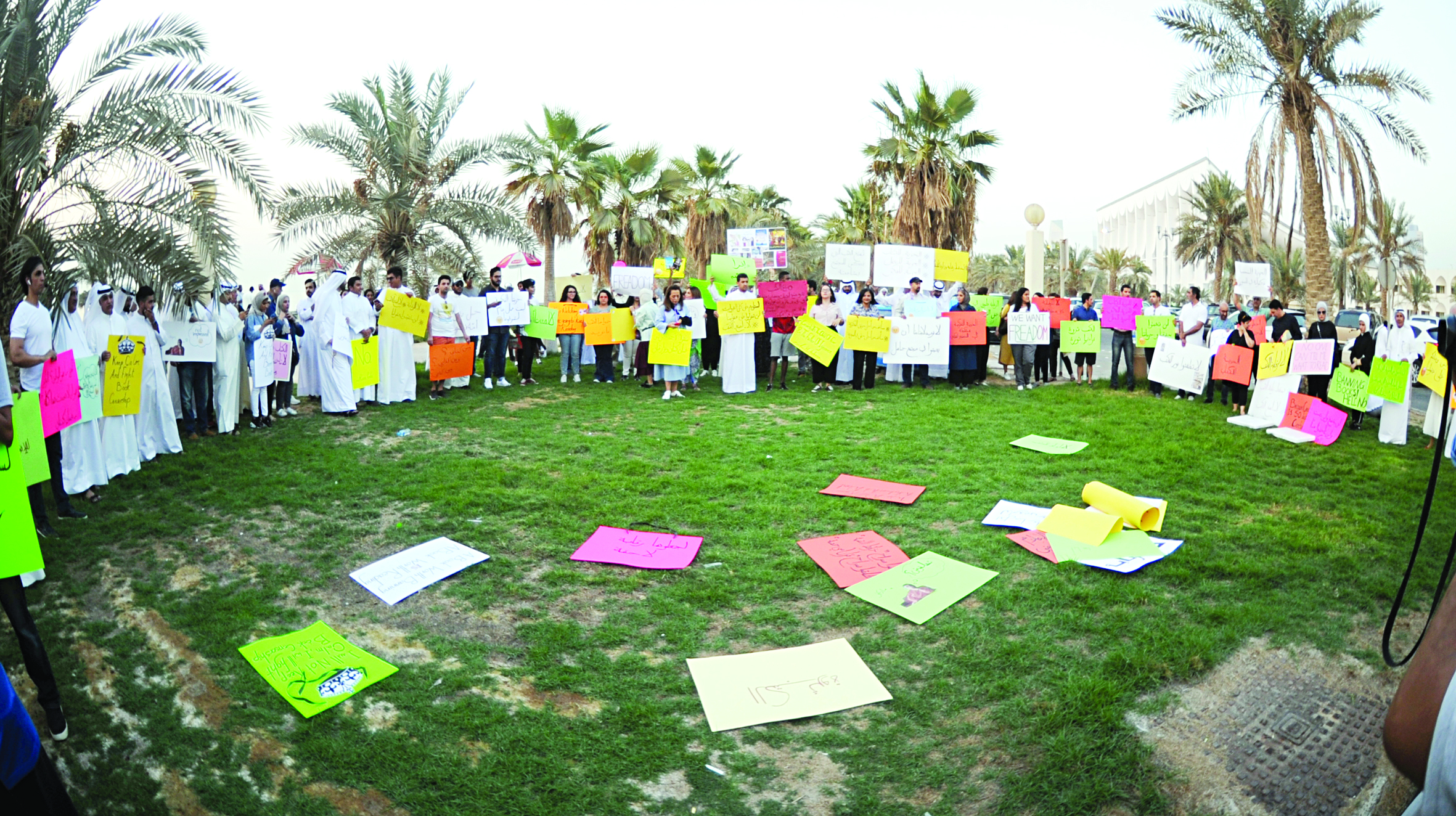 u0627u0644u0645u0639u062au0635u0645u0648u0646 u064au0631u0641u0639u0648u0646 u0644u0627u0641u062au0627u062a u0631u0641u0636 u0627u0644u0631u0642u0627u0628u0629                       t             (u062au0635u0648u064au0631 u0628u0633u0627u0645 u0632u064au062fu0627u0646)