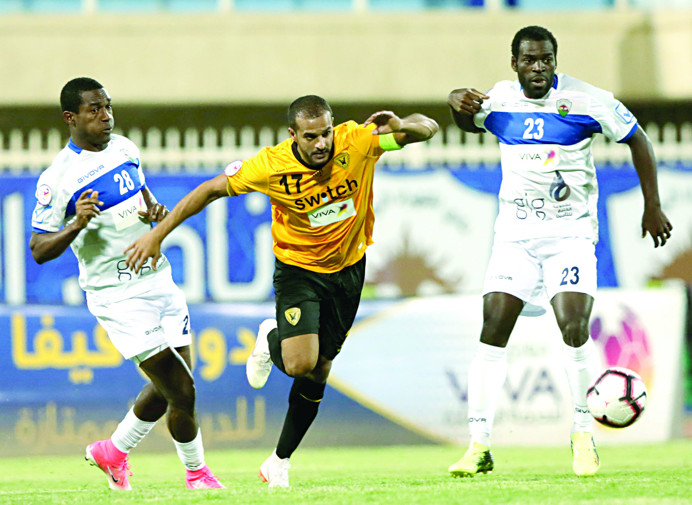 u0646u062cu0645 u0627u0644u0642u0627u062fu0633u064au0629 u0628u062fu0631 u0627u0644u0645u0637u0648u0639 u064au062au062cu0627u0648u0632 u0644u0627u0639u0628u064au0646 u0645u0646 u0627u0644u062cu0647u0631u0627u0621 u0641u064a u0627u0644u0645u0628u0627u0631u0627u0629 u0627u0644u0623u062eu064au0631u0629             t       (u0627u0644u0623u0632u0631u0642 u062fu0648u062a u0643u0648u0645)