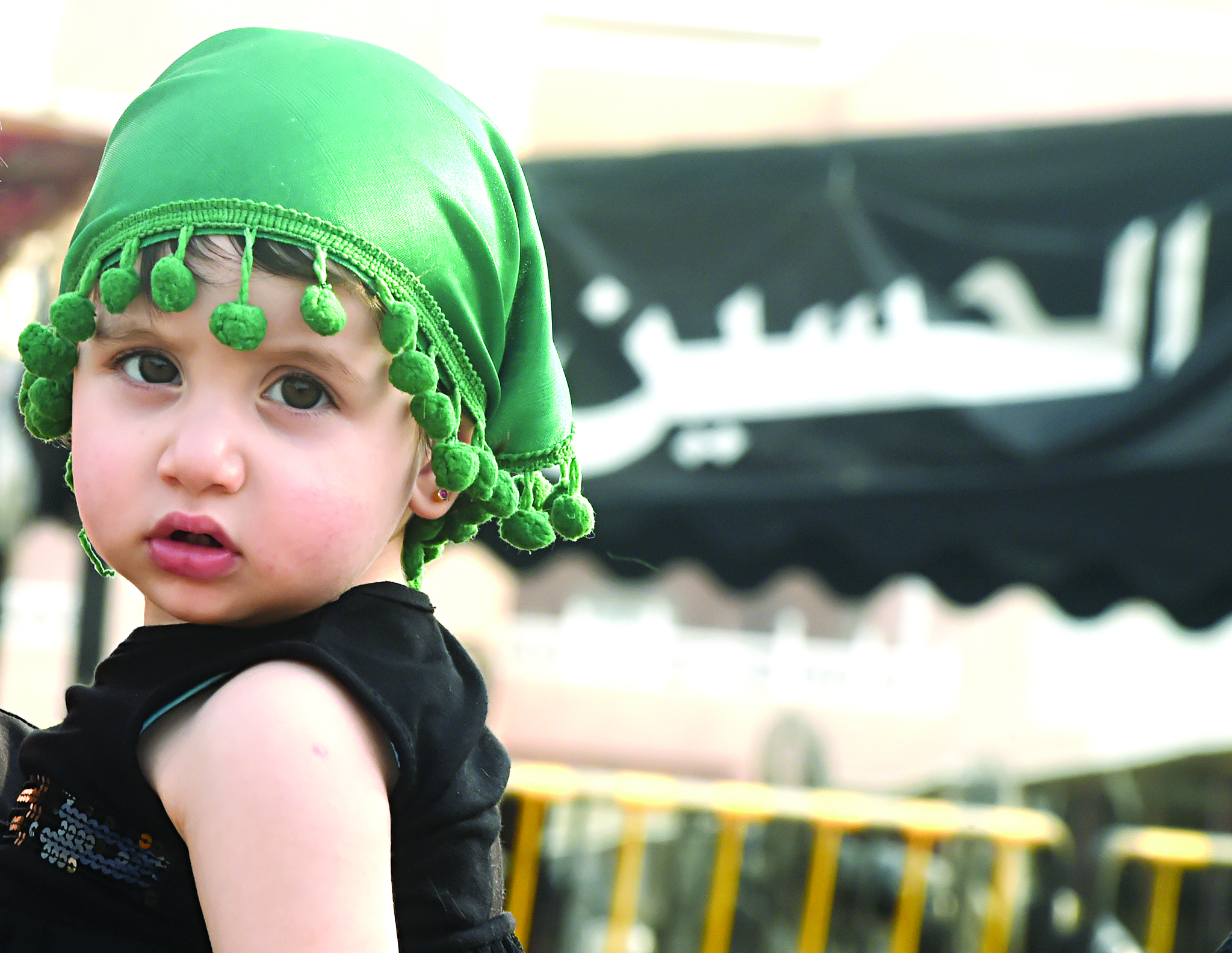 طفلة تشارك أيضاً