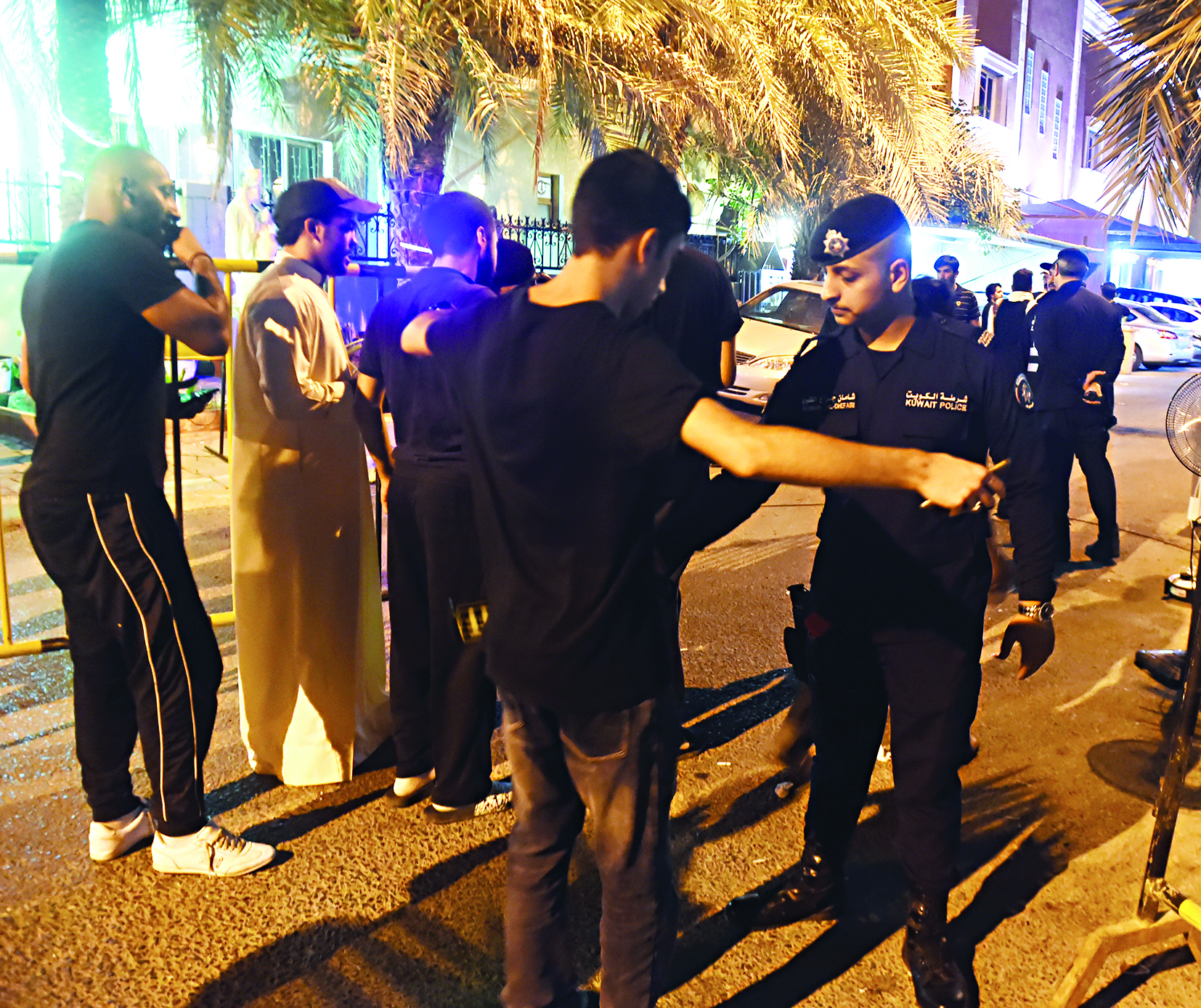 تفتيش لتأمين المجالس