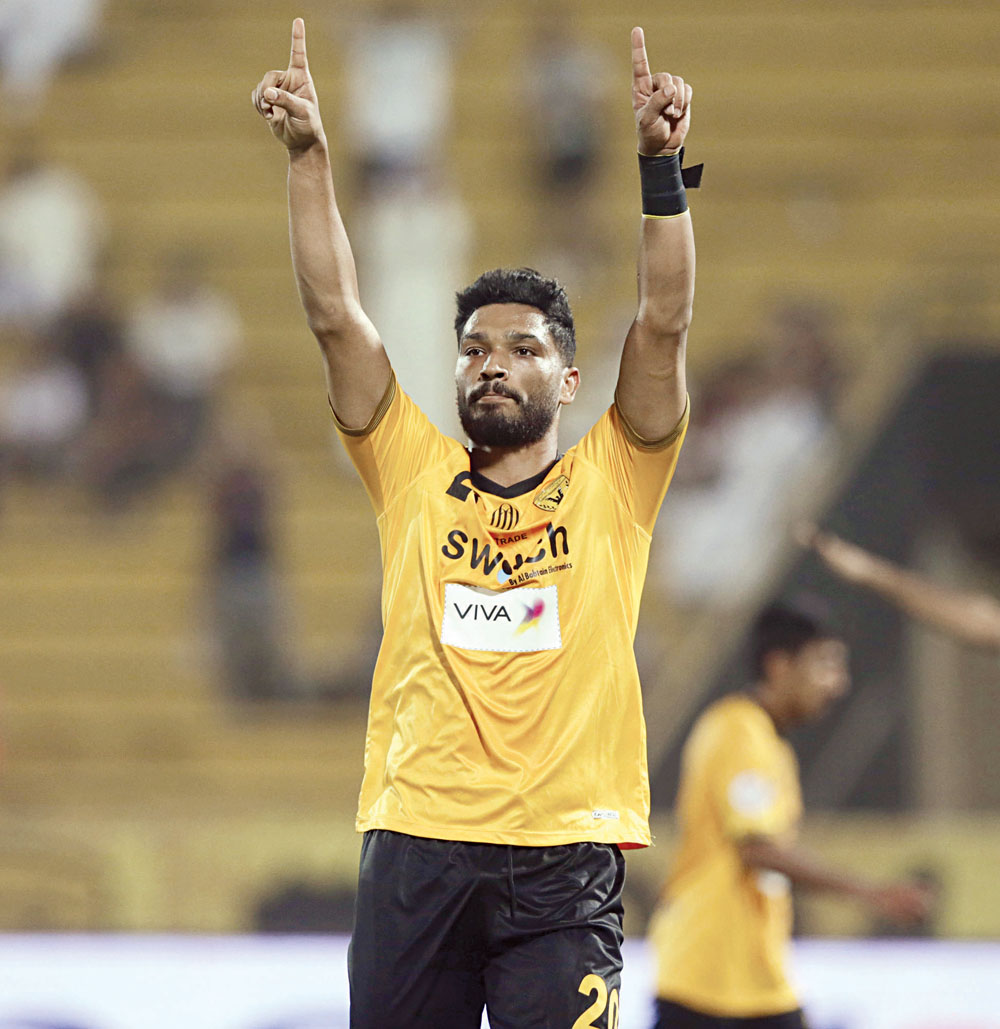 u064au0648u0633u0641 u0646u0627u0635u0631 u064au062du062au0641u0644 u0628u062au0633u062cu064au0644u0647 u0627u0644u0647u062fu0641 u0627u0644u0623u0648u0644 u0644u0647 u0645u0639 u0627u0644u0642u0627u062fu0633u064au0629                    t  (u0627u0644u0623u0632u0631u0642 u062fu0648u062a u0643u0648u0645)