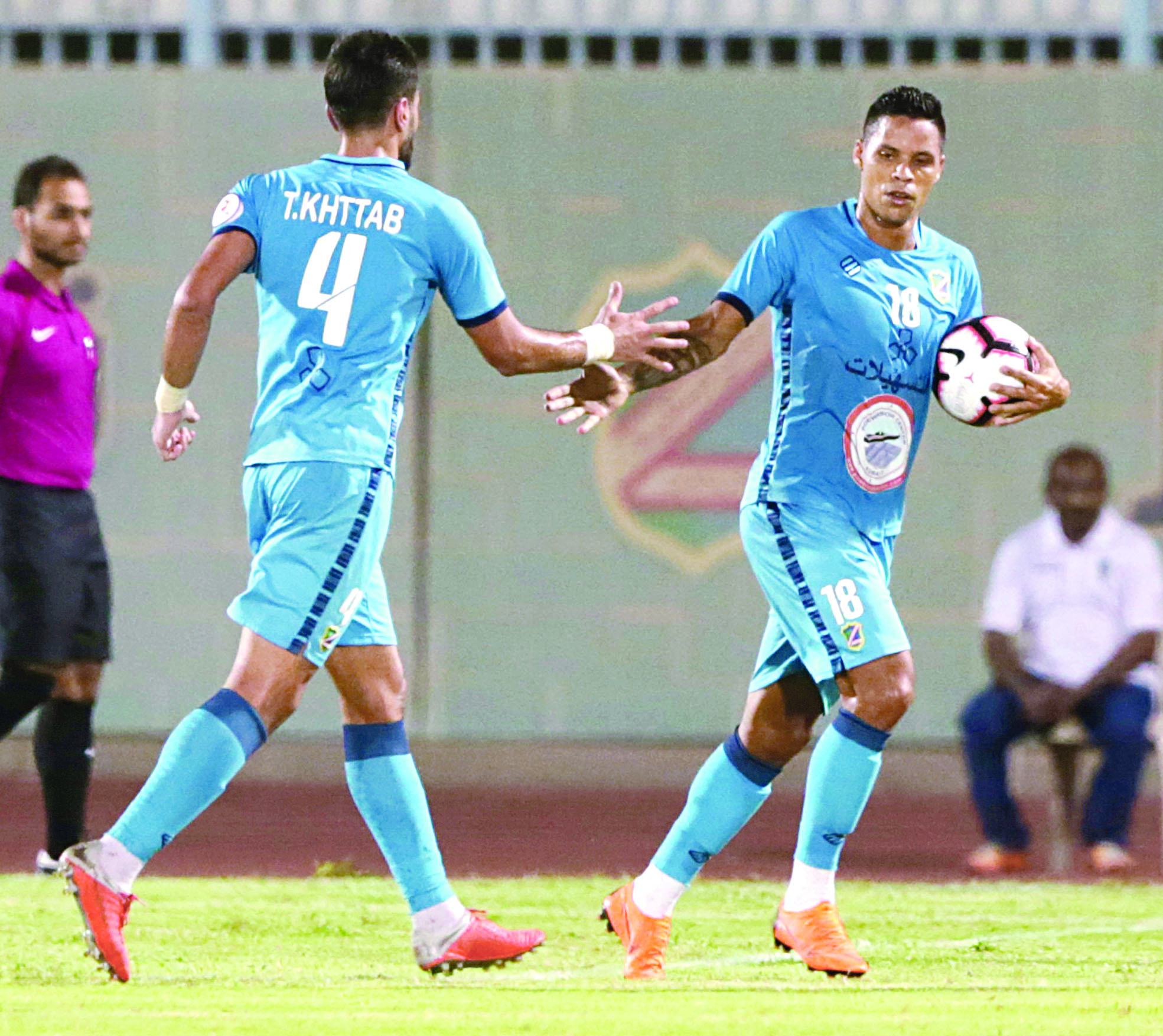 u0641u0627u0628u064au0627u0646u0648 u0644u0627u0639u0628 u0627u0644u0633u0627u0644u0645u064au0629 u0645u062du062au0641u0644u0627u064b u0628u0623u062du062f u0623u0647u062fu0627u0641u0647 u0627u0644u062bu0644u0627u062bu0629 u0641u064a u0645u0631u0645u0649 u0627u0644u062cu0647u0631u0627u0621            t   (u0627u0644u0623u0632u0631u0642 u062fu0648u062a u0643u0648u0645) 