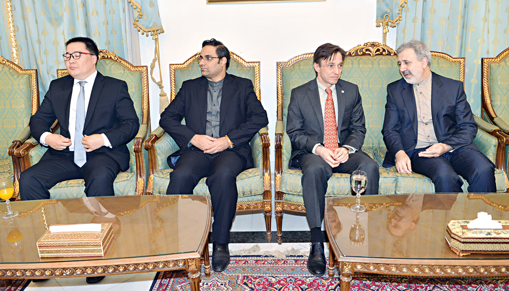 u0627u0644u0633u0641u064au0631 u0639u0646u0627u064au062au064a u0648u0639u062fu062f u0645u0646 u0627u0644u062fu064au0628u0644u0648u0645u0627u0633u064au064au0646t(u062au0635u0648u064au0631 u0646u0627u064au0641 u0627u0644u0639u0642u0644u0629)