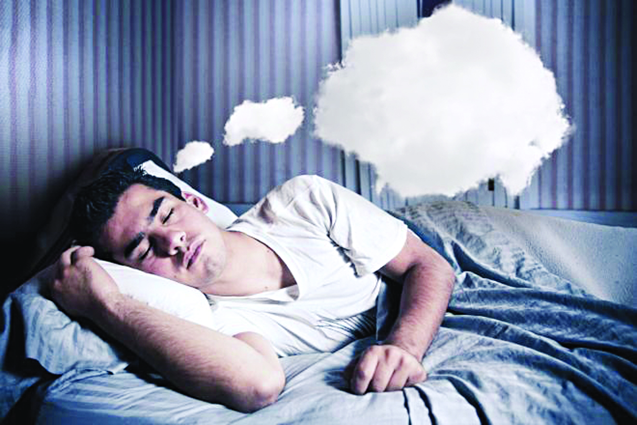 بعض مفسري الأحلام يبيعون الوهم للناس