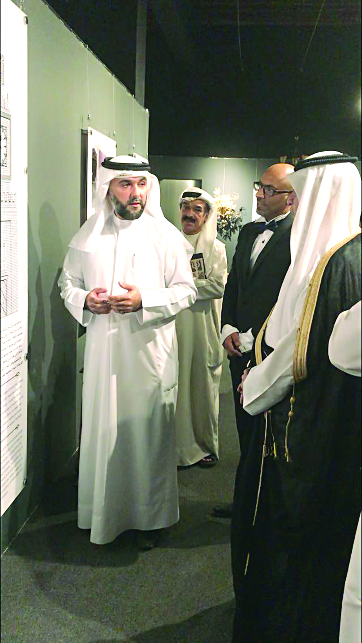 خليفوه في المعرض