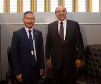  وزير الخارجية مع نظيره السنغافوري