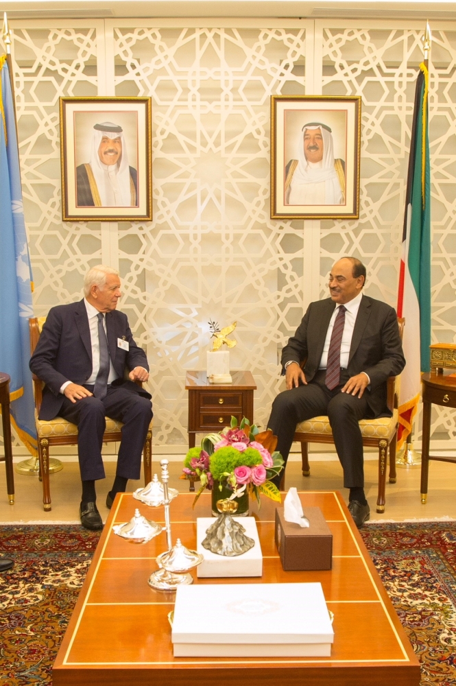  وزير الخارجية مع نظيره الروماني