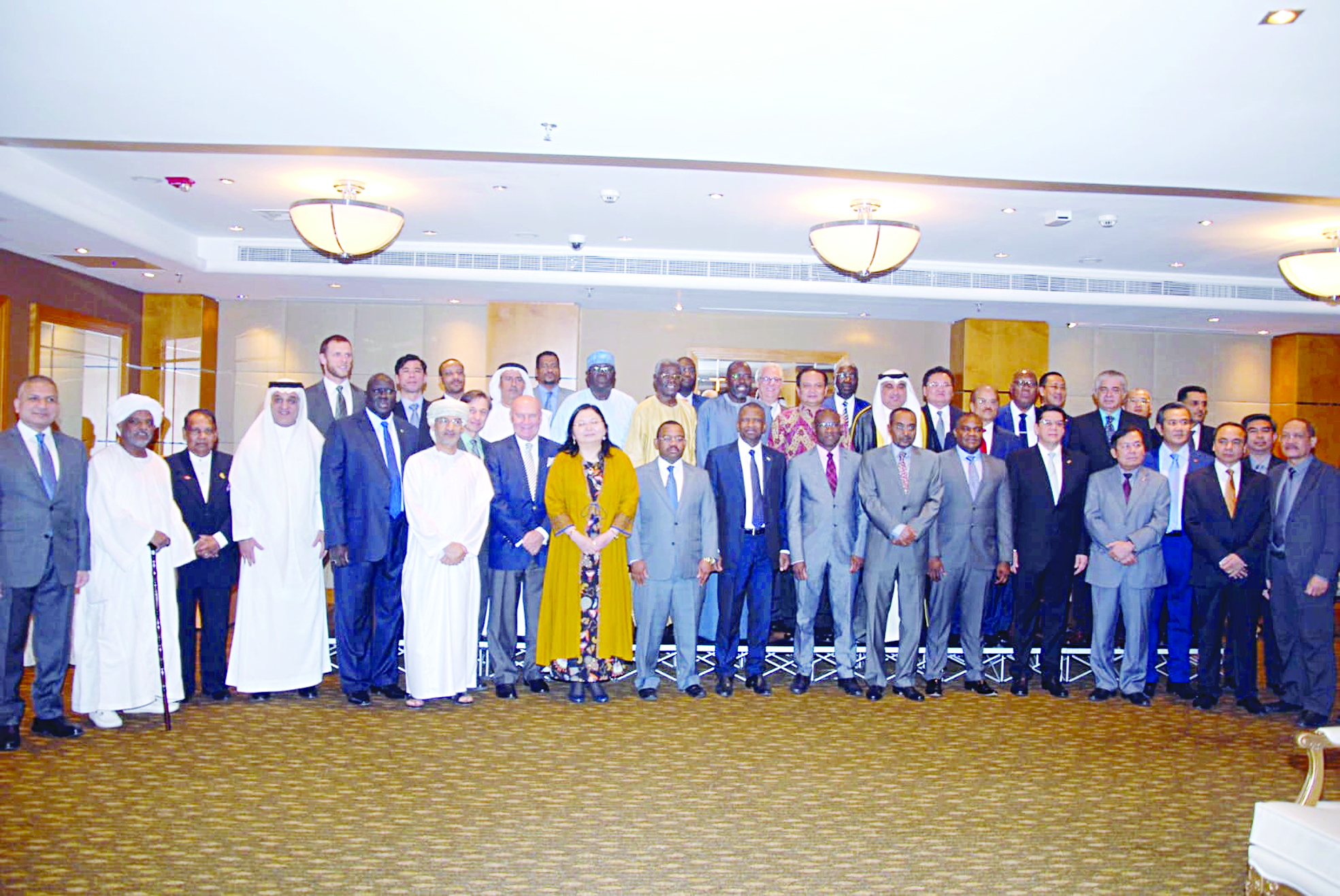 u0635u0648u0631u0629 u062cu0645u0627u0639u064au0629 u0644u0644u0633u0641u0631u0627u0621 u0641u064a u062du0641u0644 u0648u062fu0627u0639 u0633u0641u064au0631 u0625u0646u062fu0648u0646u064au0633u064au0627