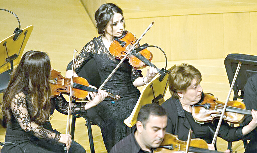 عازفو الكمان 