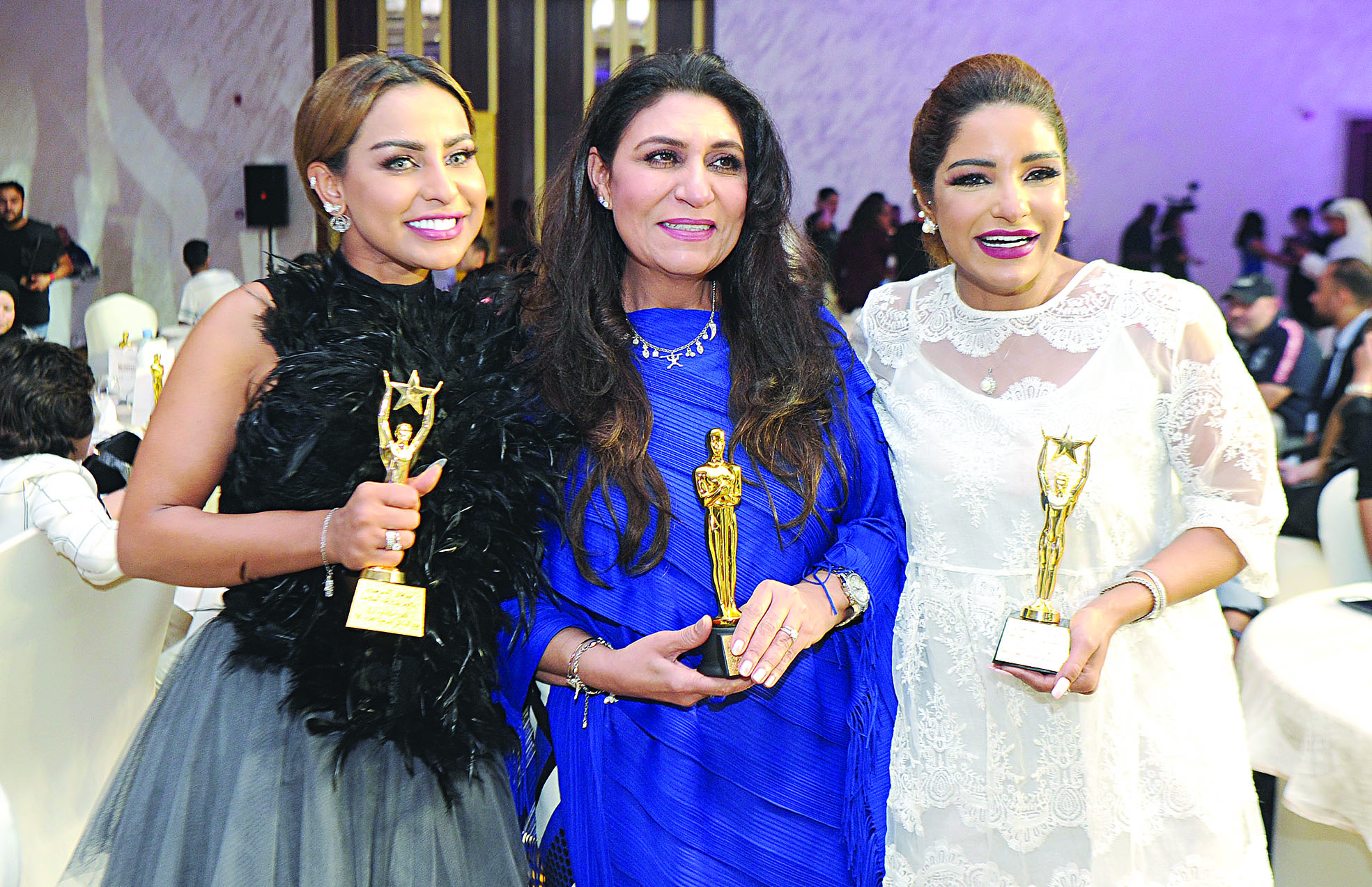 هيفاء عادل تتوسط هند ومرام البلوشي 