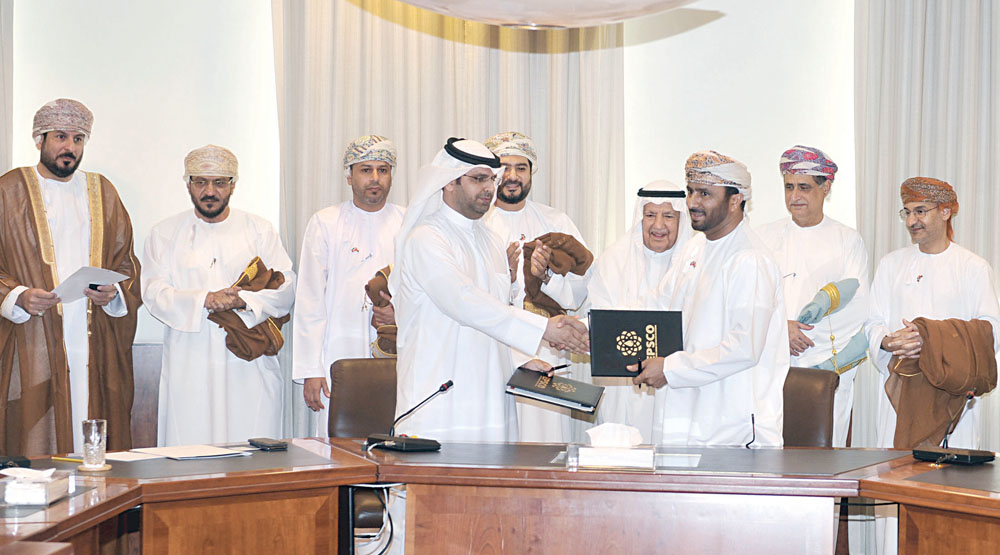 تبادل الاتفاقيات بحضور الغانم