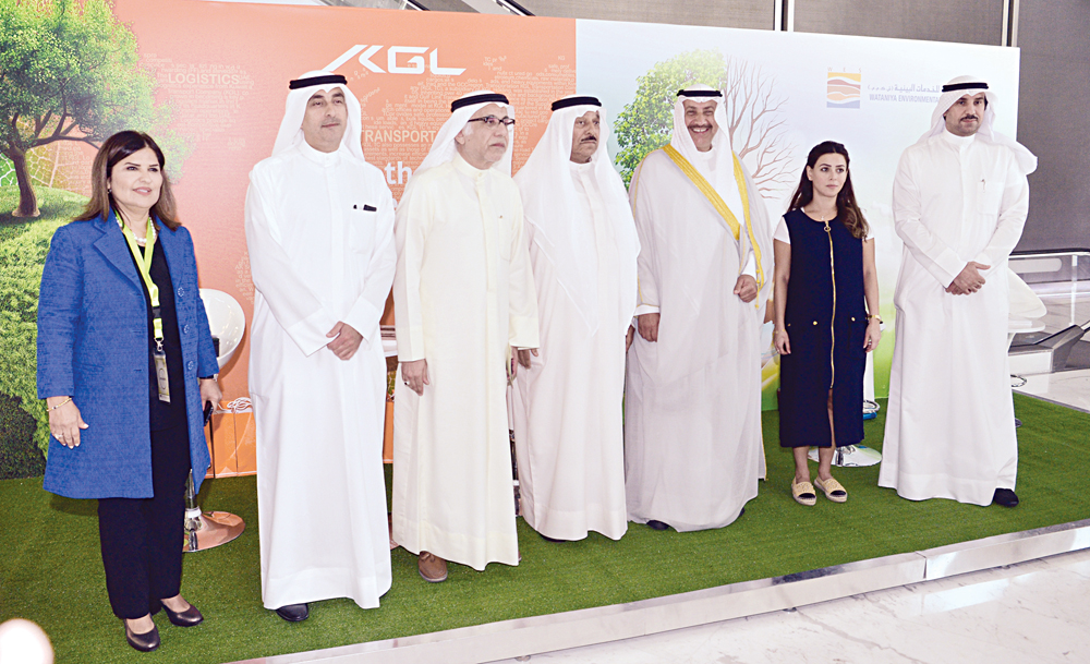 u0627u0644u0631u0648u0645u064a u0648u0627u0644u0639u0646u062cu0631u064a u0641u064a u0627u0644u0645u0639u0631u0636 u0627u0644u0645u0631u0627u0641u0642 u0644u0644u0645u0644u062au0642u0649t (u062au0635u0648u064au0631 u0646u0627u064au0641 u0627u0644u0639u0642u0644u0629)