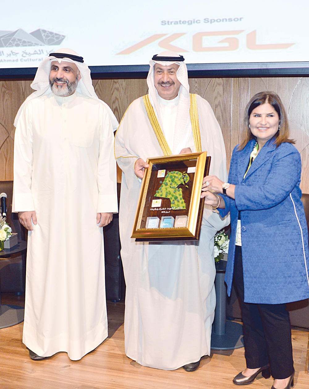 نبيلة العنجري تكرّم الرومي 