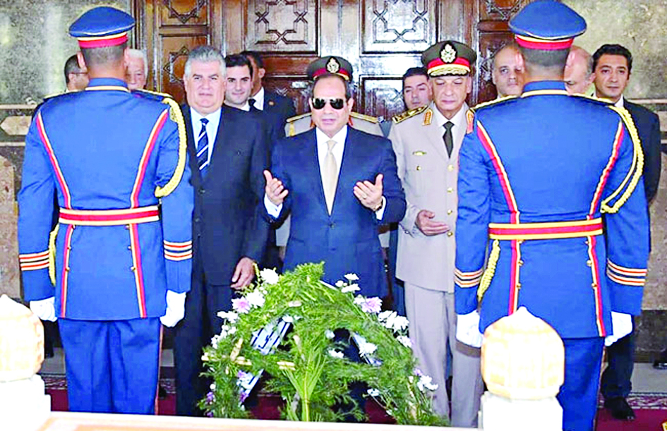 u0627u0644u0633u064au0633u064a u064au0642u0631u0623 u0627u0644u0641u0627u062au062du0629 u0639u0644u0649 u0642u0628u0631 u0627u0644u062cu0646u062fu064a u0627u0644u0645u062cu0647u0648u0644 u0641u064a u0627u0644u0642u0627u0647u0631u0629 