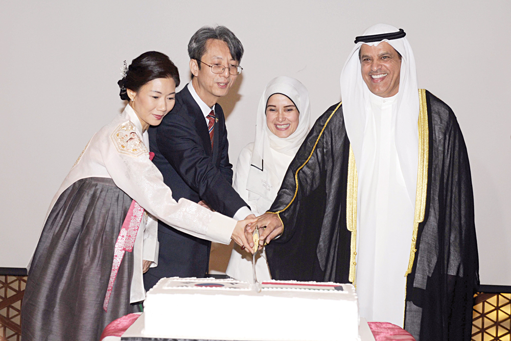 u0628u0648u0634u0647u0631u064a u0648u0627u0644u0633u0639u064au062f u064au0634u0627u0631u0643u0627u0646 u0627u0644u0633u0641u064au0631 u0627u0644u0643u0648u0631u064a u0627u0644u062cu0646u0648u0628u064a u0648u0632u0648u062cu062au0647 u0641u064a u0642u0637u0639 u0642u0627u0644u0628 u0627u0644u062du0644u0648u0649 u0644u0644u0645u0646u0627u0633u0628u0629