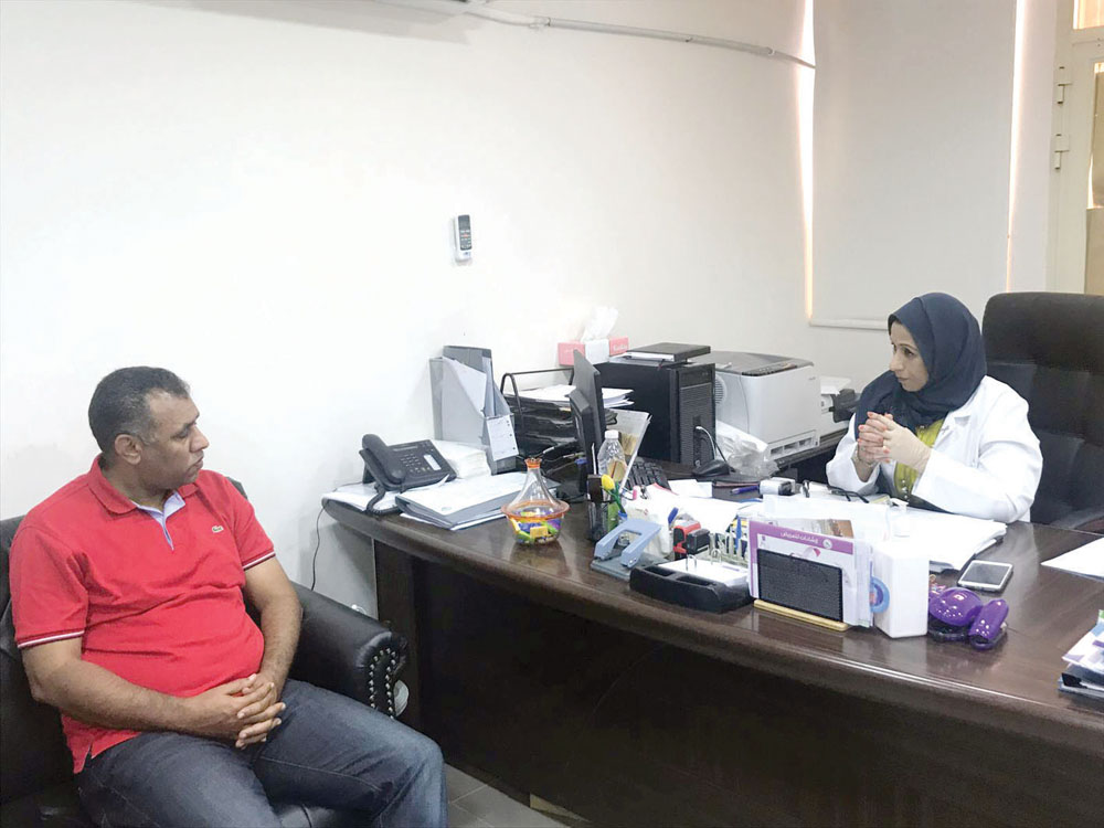 هناء الخميس متحدثة للزميل عمر العلاس 