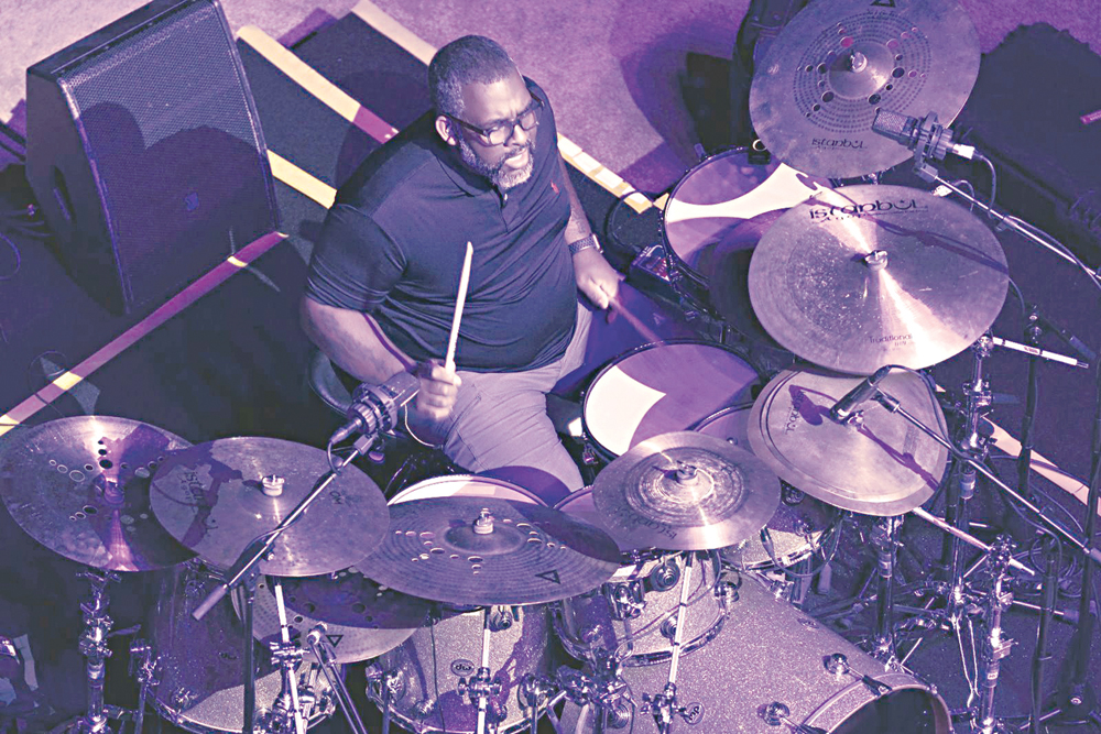 عازف الطبول تريفور لورنس جونيور