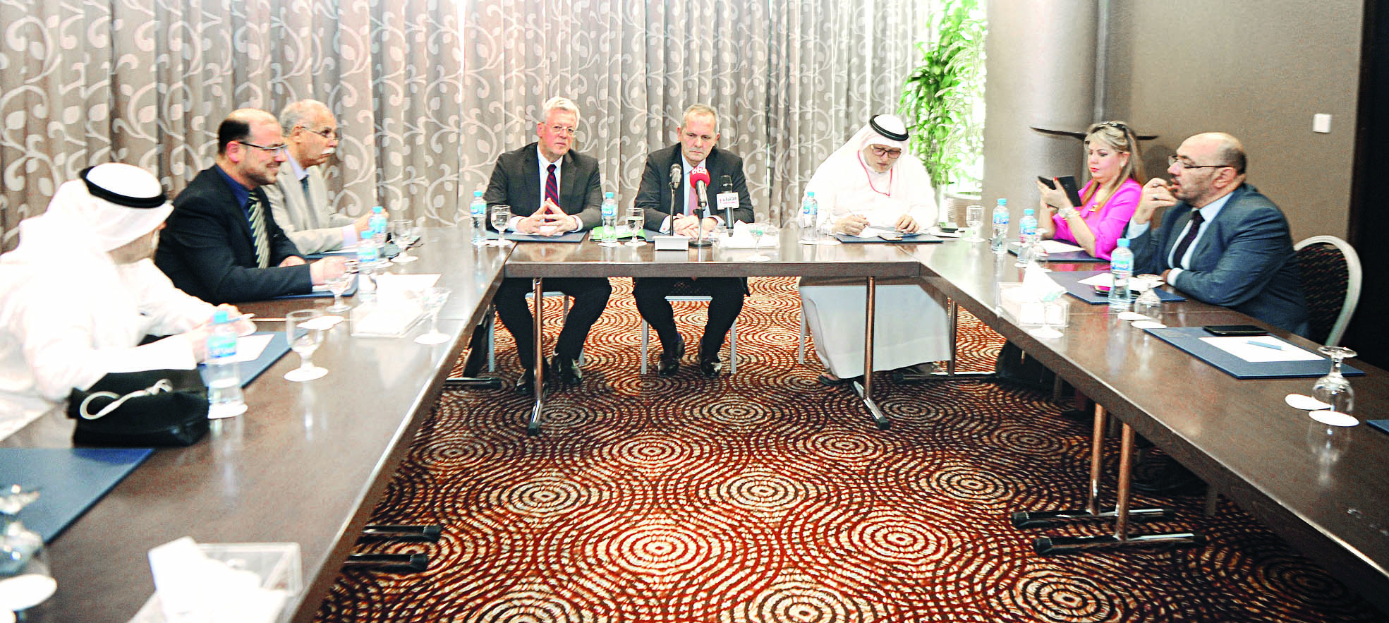 u0627u0644u0645u0633u0624u0648u0644 u0627u0644u0623u0644u0645u0627u0646u064a u0645u062au062du062fu062bu0627u064b u0641u064a u0627u0644u0645u0624u062au0645u0631 u0627u0644u0635u062du0627u0641u064a        t                                            (u062au0635u0648u064au0631 u0628u0633u0627u0645 u0632u064au062fu0627u0646)