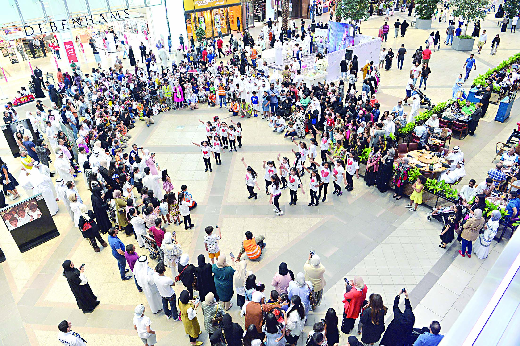 من احتفالية جمعية المعلمين بيوم المعلم في «الأفنيوز»	 (تصوير نايف العقلة)