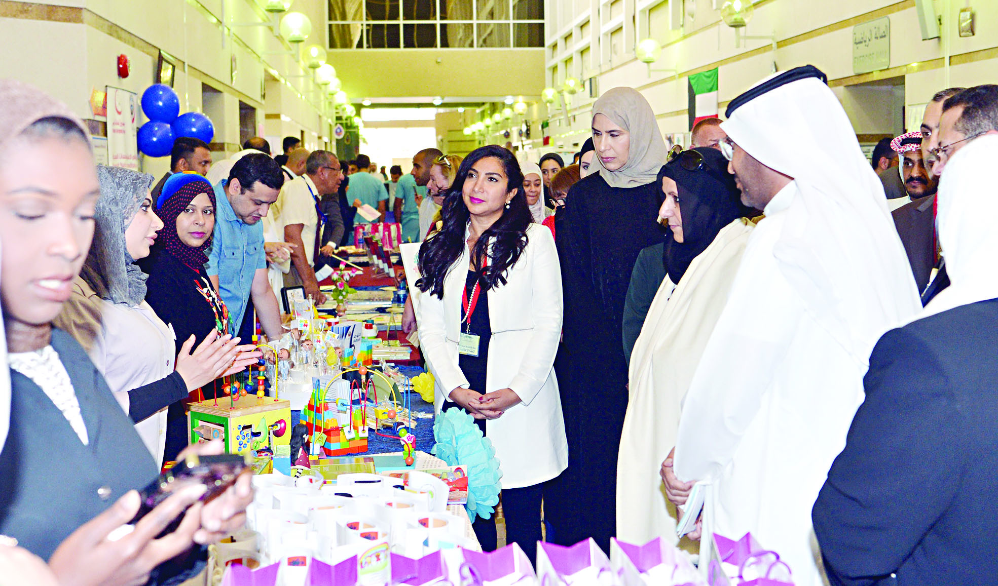 جولة على الأجنحة المشاركة                      	       (تصوير نايف العقلة)