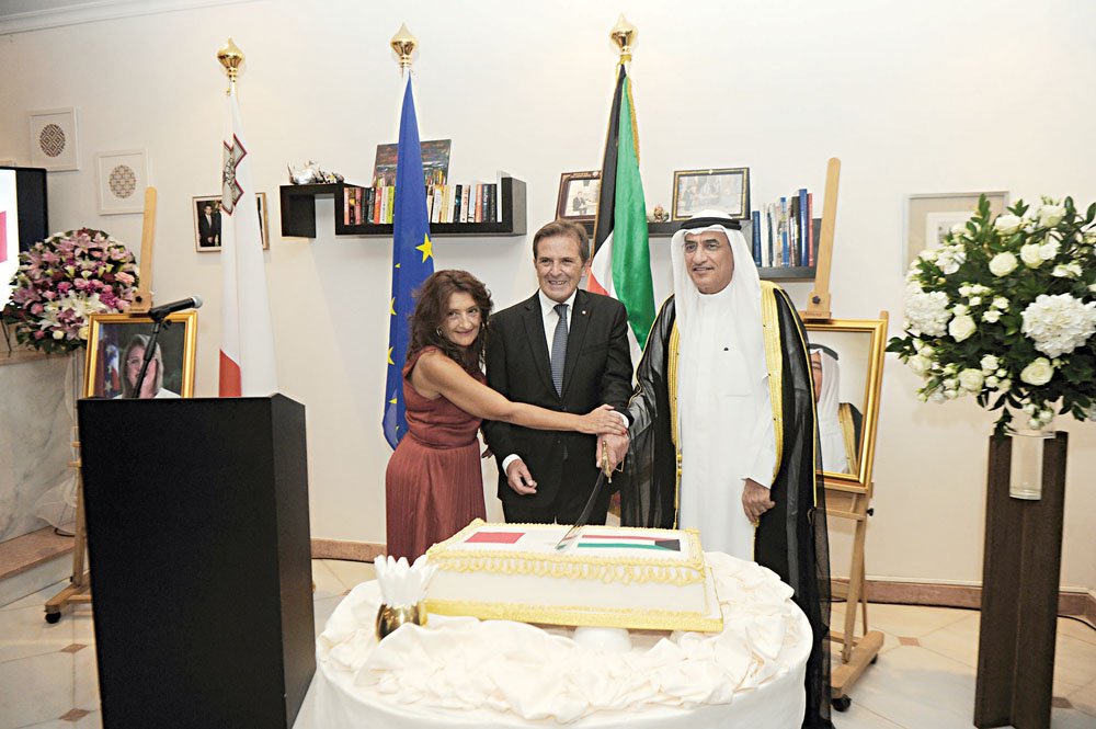 u0627u0644u0631u0634u064au062fu064a u0645u0634u0627u0631u0643u0627u064b u0633u0641u064au0631 u0645u0627u0644u0637u0627 u0648u0639u0642u064au0644u062au0647 u0642u0637u0639 u0642u0627u0644u0628 u0627u0644u062du0644u0648u0649     t(u062au0635u0648u064au0631 u0628u0633u0627u0645 u0632u064au062fu0627u0646)