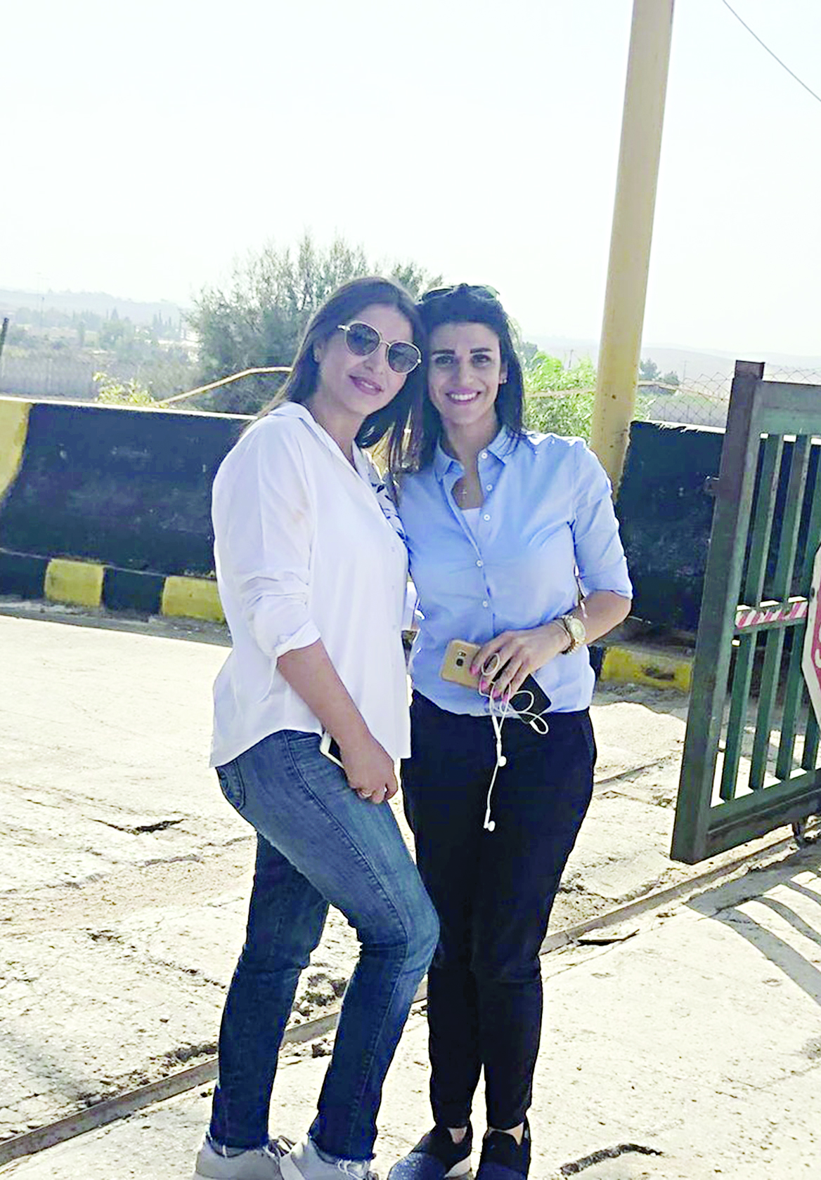 مراسلتا RT قادسية الضمور من الأردن ووفاء شبروني من سورية على معبر جابر - نصيب