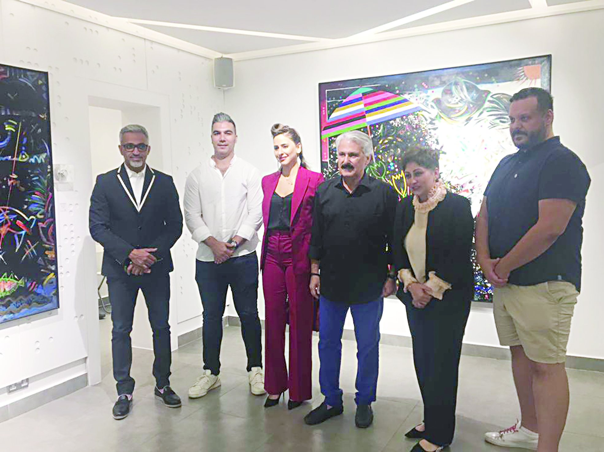 u0645u062du0645u062f u0642u0645u0628u0631 u064au062au0648u0633u0637 u0639u062fu062fu0627u064b u0645u0646 u0632u0648u0627u0631 u0627u0644u0645u0639u0631u0636