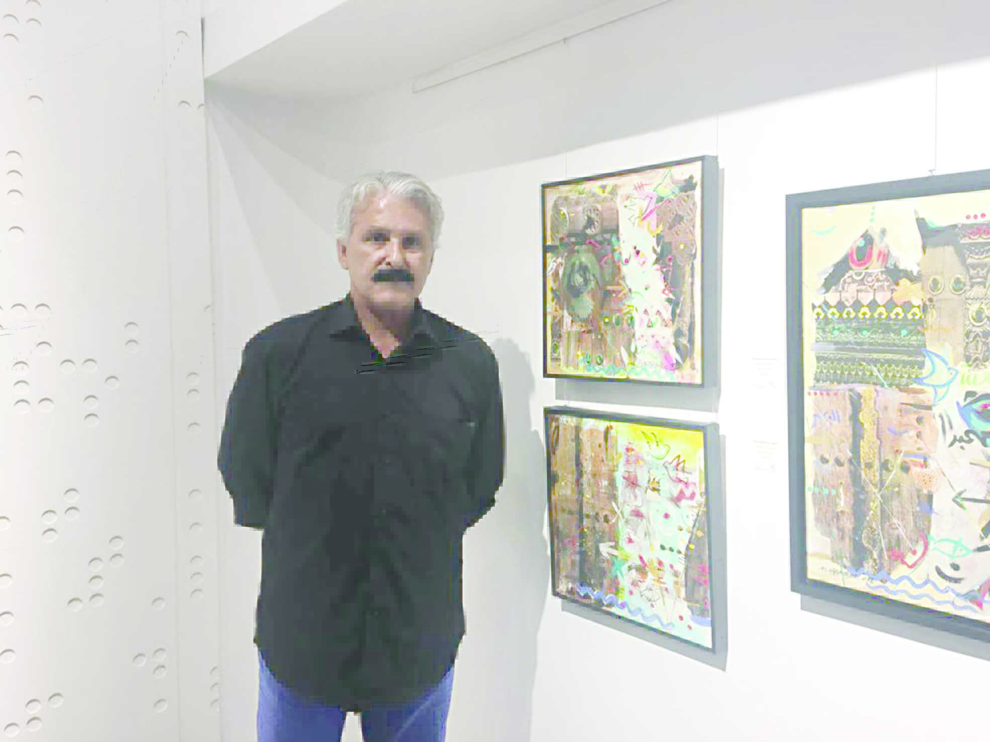 ... ومع لوحاته