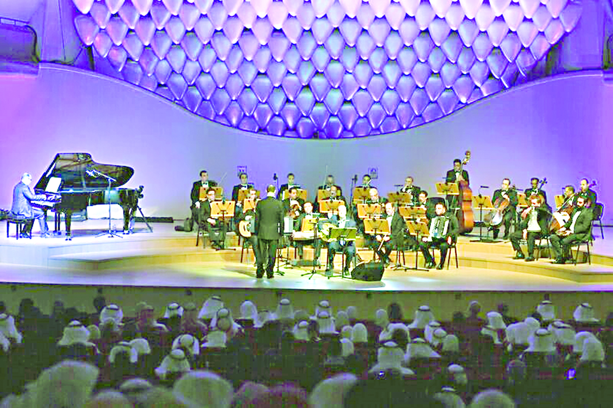 بهلوان مع الفرقة الموسيقية