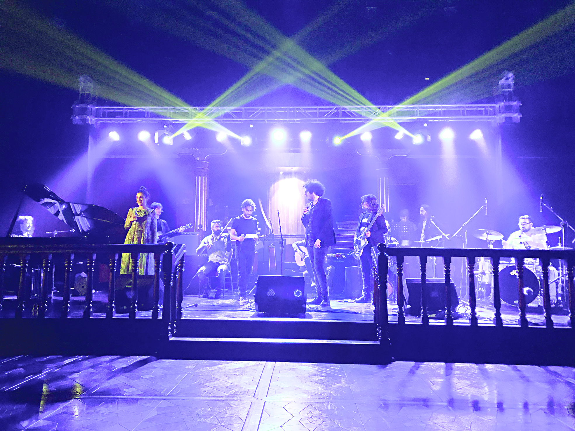 u062fu0645u062c u0627u0644u0641u0646u0648u0646 u0641u064a u0623u063au0646u064au0629 u00abu0641u0648u0642 u0627u0644u0646u062eu0644u00bb