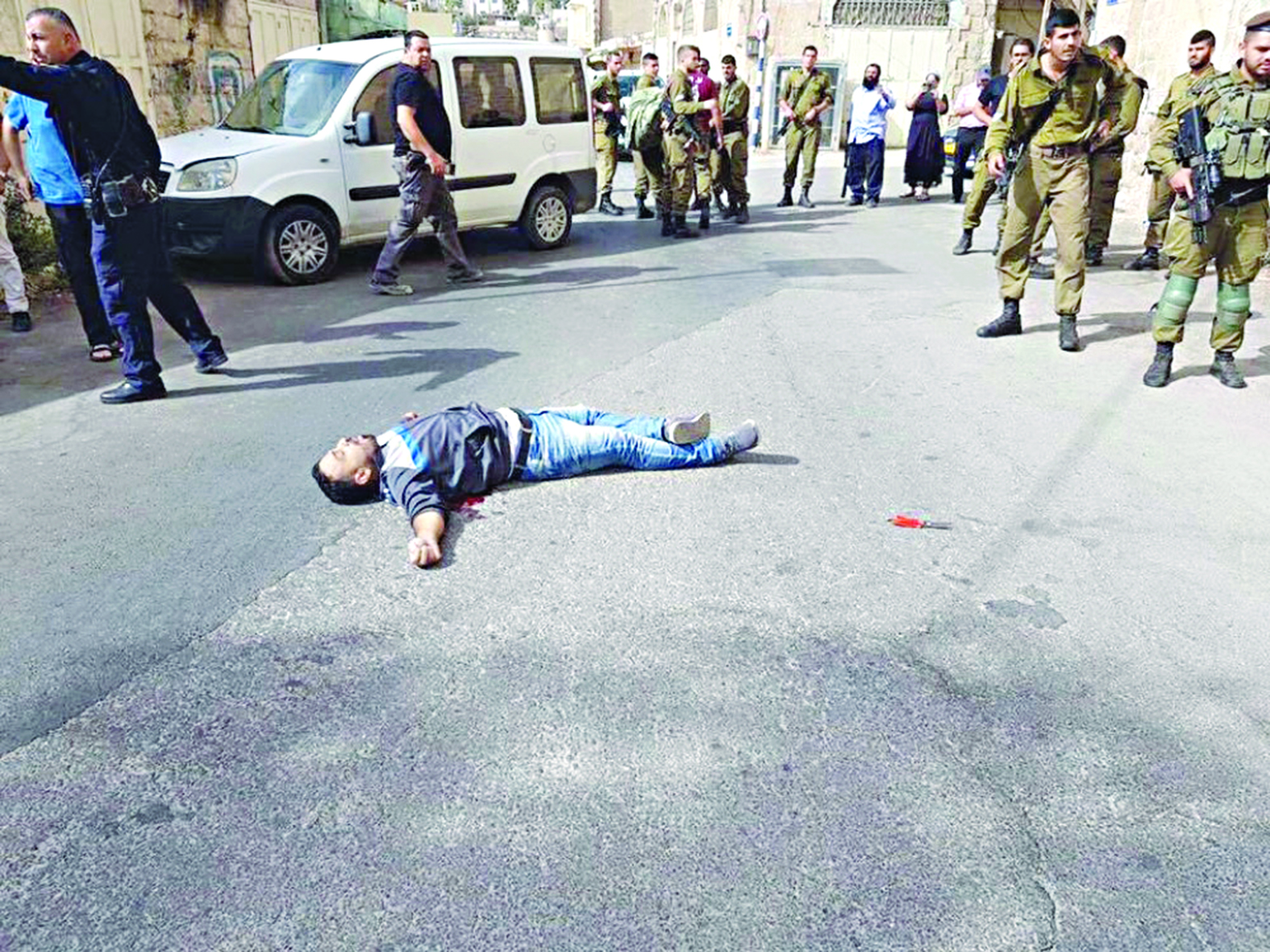 u062cu0646u0648u062f u0625u0633u0631u0627u0626u064au0644u064au0648u0646 u064au062du064au0637u0648u0646 u0628u062cu062bu0629 u0627u0644u0645u0647u0627u062cu0645 u0627u0644u0641u0644u0633u0637u064au0646u064a u0641u064a u0627u0644u062eu0644u064au0644 u0648u0625u0644u0649 u062cu0627u0646u0628u0647 u0633u0644u0627u062du0647 u0627u0644u0623u0628u064au0636