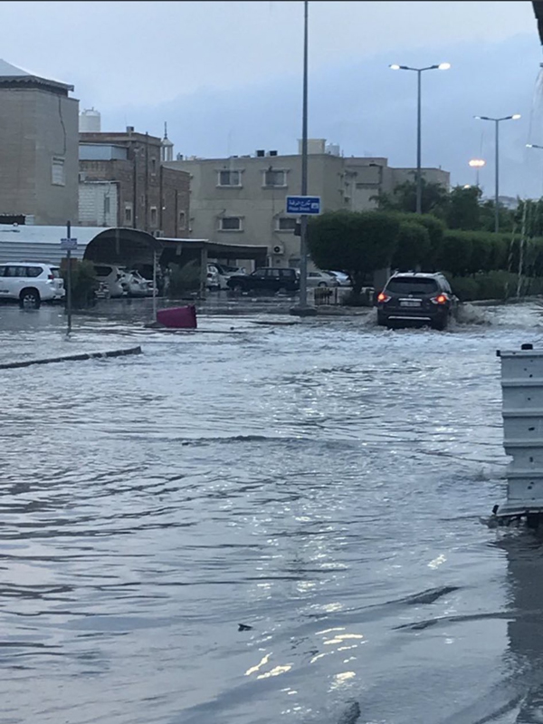 شوارع مناطق محافظة الأحمدي... غرقت