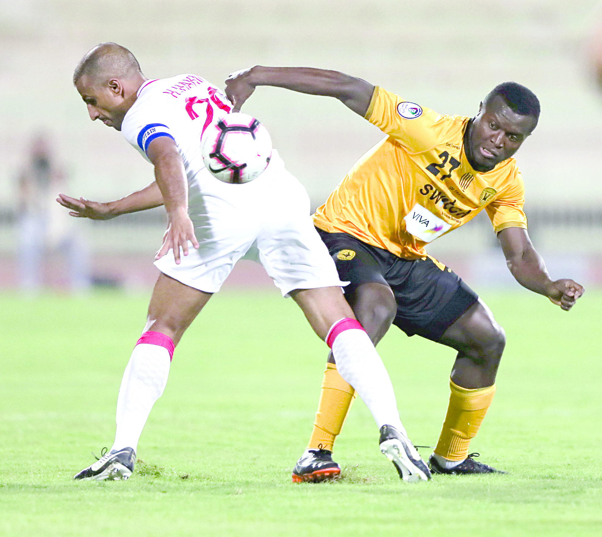 u0635u0631u0627u0639 u0642u0648u064a u0639u0644u0649 u0627u0644u0643u0631u0629 u0641u064a u0644u0642u0627u0621 u00abu0627u0644u0633u0648u0628u0631u00bb u0627u0644u0623u062eu064au0631 u0628u064au0646 u0631u0648u0646u0627u0644u062f u0648u0627u0646u063au0627 u0648u062du0633u064au0646 u062du0627u0643u0645                 t     (u0627u0644u0623u0632u0631u0642 u062fu0648u062a u0643u0648u0645)