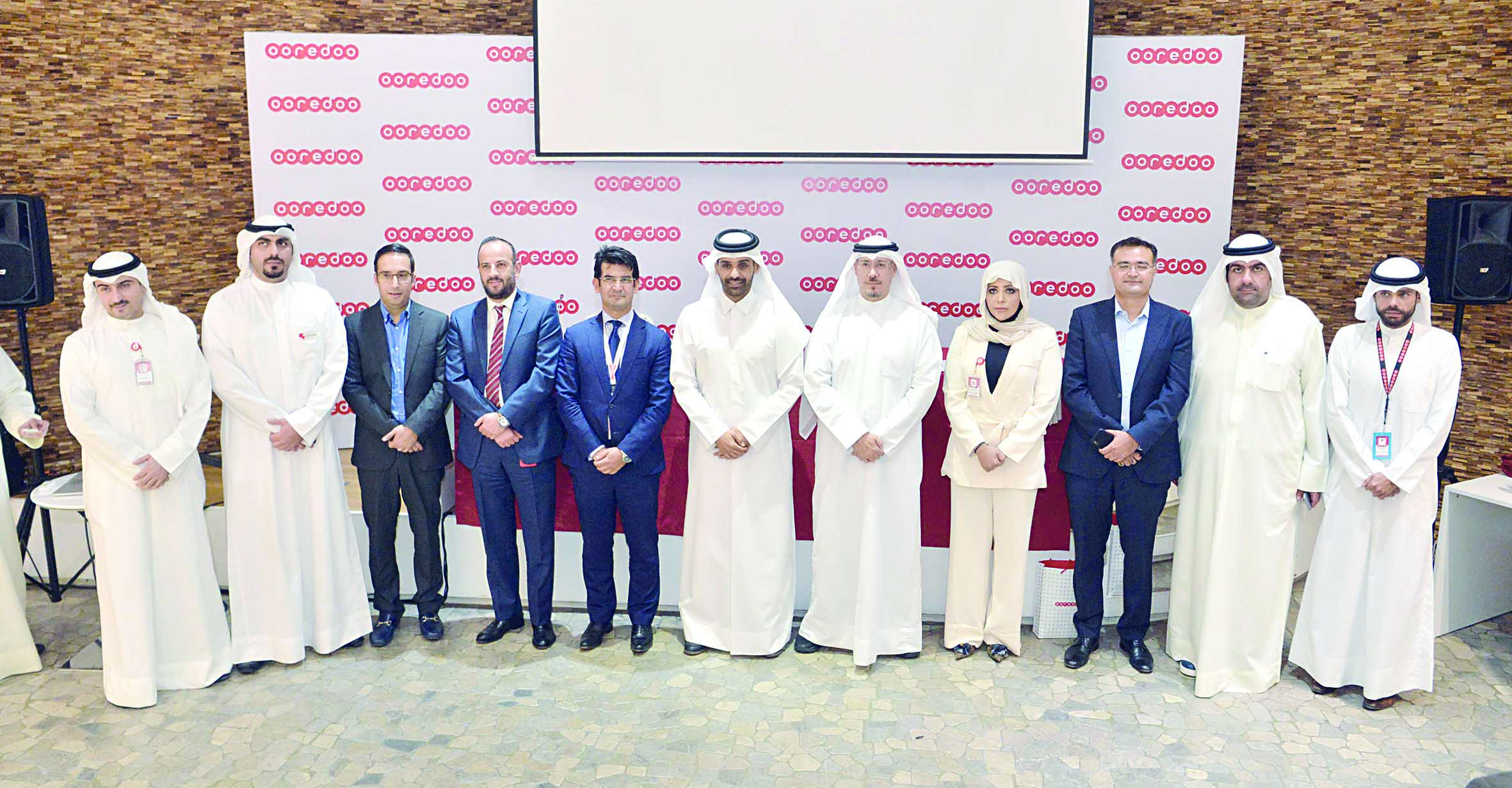 u0622u0644 u062bu0627u0646u064a u0645u062au0648u0633u0637u0627u064b u0641u0631u064au0642 u0627u0644u0634u0631u0643u0629   t (u062au0635u0648u064au0631 u0646u0627u064au0641 u0627u0644u0639u0642u0644u0629)